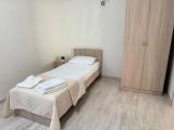 Трёхместный номер люкс с одной двуспальной кроватью и одной односпальной