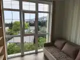 Апартаменты 6/4 двухкомнатные с кухней и балконом с видом на море и горы Ай-Петри