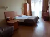 Двухместный номер с 2 отдельными кроватями  Комфорт с балконом и видом на город и горы