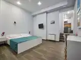 Двухместный номер с 2 отдельными кроватями студия с мини кухней, с фальш-окном