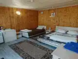 Трёхместный номер эконом-класса общая ванная комната