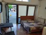 Двухместный номер с 1 кроватью (15) Уютный номер в тени платанов (своя кухня, санузел и душ)