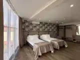 Четырёхместный номер Люкс с панорамными окнами