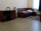 Трёхместный номер эконом с частичными удобствами