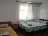 Четырёхместный номер душ и туалет в блоке, на 2 комнаты