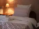 Трёхместный номер Трехместный номер с 3 отдельными кроватями и балконом