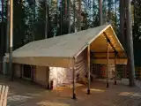 Сафари-тент лодж на холме с горячей купелью