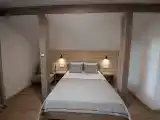 Трёхместный номер стандарт с двуспальной кроватью