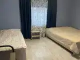 Трёхместный номер с двуспальной и односпальной кроватью