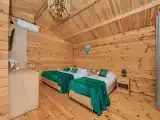 Трёхместный номер коттеджный домик