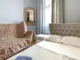 Трёхместный номер с диваном