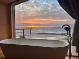 Дом Лодж с ванной и панорамным видом на море