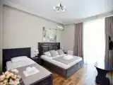 Трёхместный номер комфорт (двухспальная и односпальная кровати)