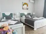 Трёхместный номер комфорт (двухспальная и односпальная кровати)