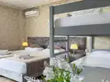 Четырёхместный номер семейный (две односпальные кровати и двухярусная кровать)