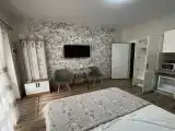 Дом у бассейна с отдельным входом