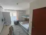 Трёхместный номер с двухъярусной кроватью горная сторона