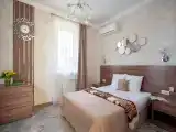 Трёхместный номер студио с отдельным входом