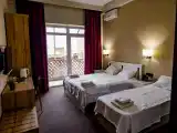 Трёхместный номер с балконом
