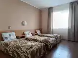Трёхместный номер Номер с видом на горы.
