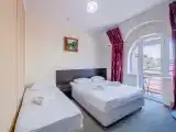 Трёхместный номер с балконом