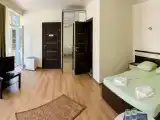 Семейный номер с панорамными окнами и большим балконом