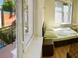 Трёхместный номер с видом на бассейн