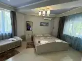 Трёхместный номер люкс с балконом