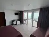 Трёхместный номер с террасой