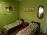 Трёхместный номер с односпальными кроватями