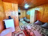Трёхместный номер (правый) с общим балконом