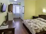 Трёхместный номер с видом на море и общим балконом
