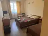 Трёхместный номер с окнами на море