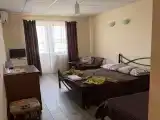 Трёхместный номер на втором этаже с видом на море