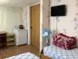 Трёхместный номер эконом с вентилятором (3 мин от озер)