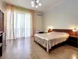 Трёхместный номер стандарт с балконом