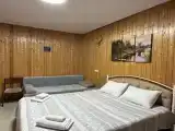 Трёхместный номер с видом на сад