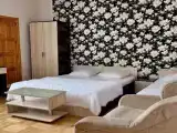 Четырёхместный номер Люкс четырёх местный с балконом