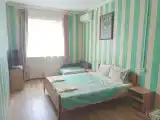 Двухкомнатный номер семейный в пяти минутах ходьбы от моря