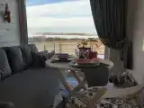 Уютный сканди домик с видом на озеро, баня, чан