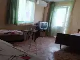 Трёхместный номер эконом с видом на горы