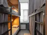 Многоместный смешанный номер капсула в 4х-местном смешанном номере с собственной душевой комнатой и санузлом