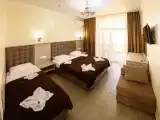 Трёхместный номер с балконом и видом на море