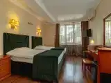 Двухместный номер с 2 отдельными кроватями стандарт с двуспальной