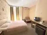 Трёхместный номер стандарт, вид на бассейн
