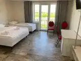 Трёхместный номер эконом с видом на море