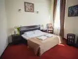 Двухместный номер с 1 кроватью повышенной комфортности с душевой кабиной и видом на город