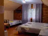 Трёхместный номер в коттедже на берегу реки