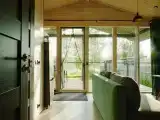 Уютный дом на берегу озера
