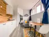 Студия с видом на озеро и горы